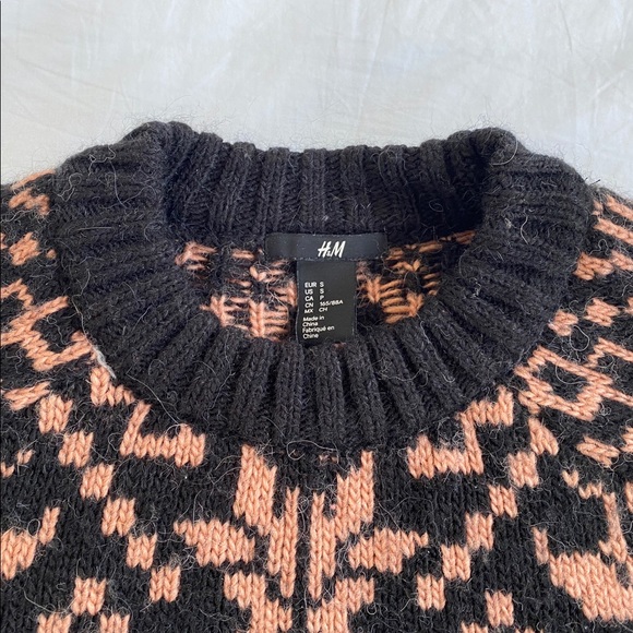 Warm H&M sweater - Picture 10 of 13